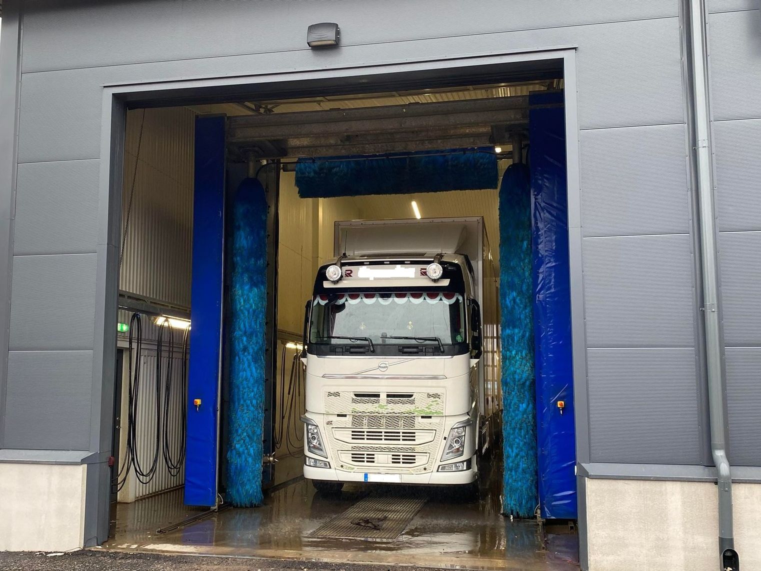 Tvätthall med maskintvätt för tunga fordon i Sunne utmed E45